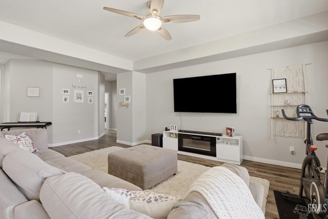 14707 Coneflower Drive, Bakersfield, CA 93314