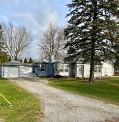 203 E Kempf Court, Capac, MI 48014