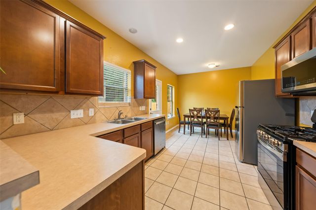 1700 Chestnut Glen Court, Conroe, TX 77301