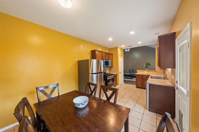 1700 Chestnut Glen Court, Conroe, TX 77301