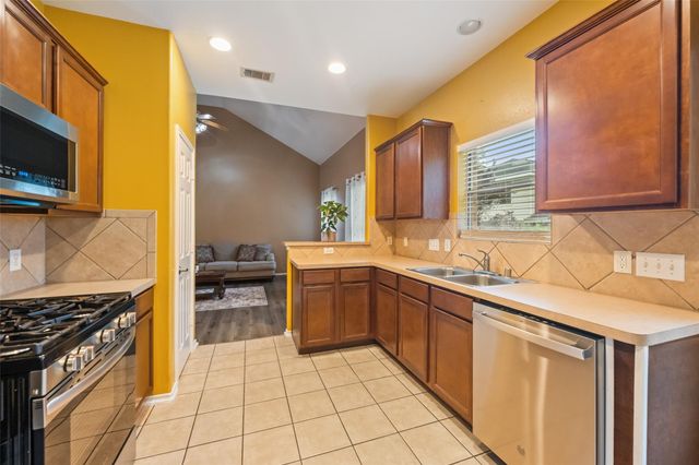 1700 Chestnut Glen Court, Conroe, TX 77301
