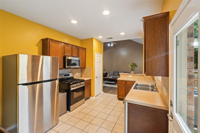 1700 Chestnut Glen Court, Conroe, TX 77301