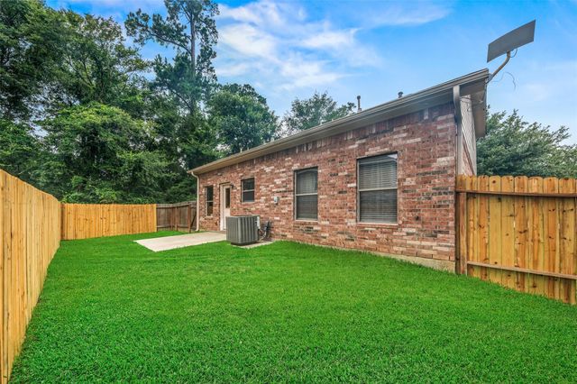 1700 Chestnut Glen Court, Conroe, TX 77301