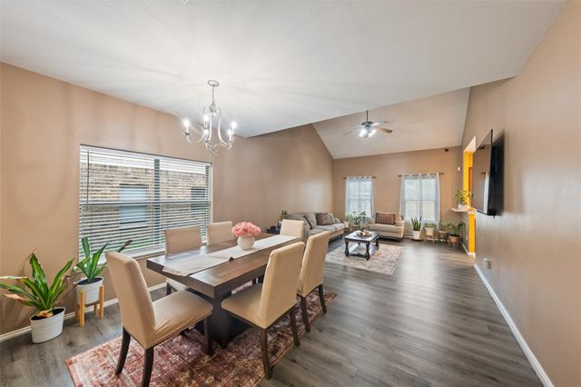 1700 Chestnut Glen Court, Conroe, TX 77301