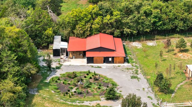 2600 Round Hill Rd, Lewisburg, TN 37091