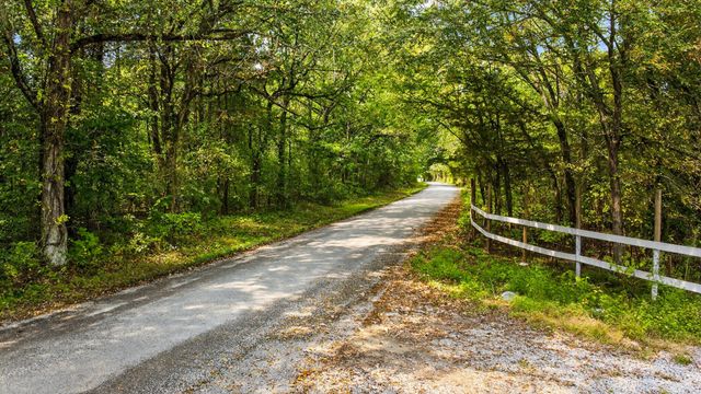 2600 Round Hill Rd, Lewisburg, TN 37091