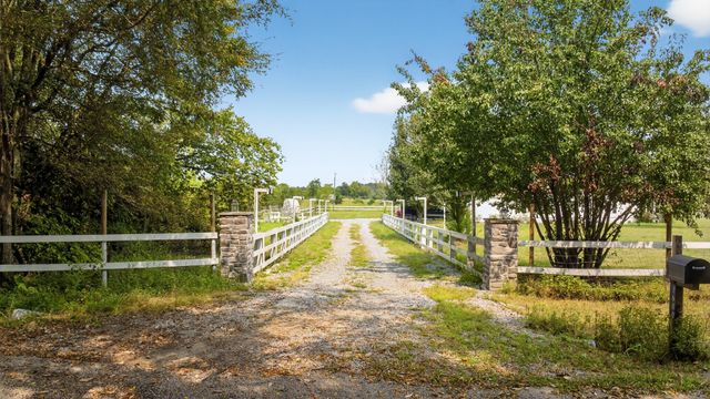 2600 Round Hill Rd, Lewisburg, TN 37091