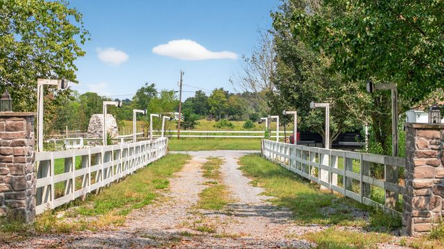 2600 Round Hill Rd, Lewisburg, TN 37091