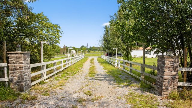 2600 Round Hill Rd, Lewisburg, TN 37091