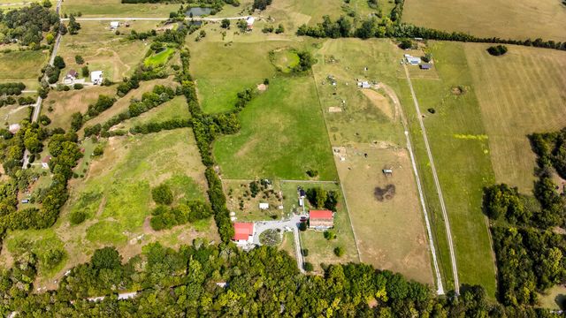 2600 Round Hill Rd, Lewisburg, TN 37091