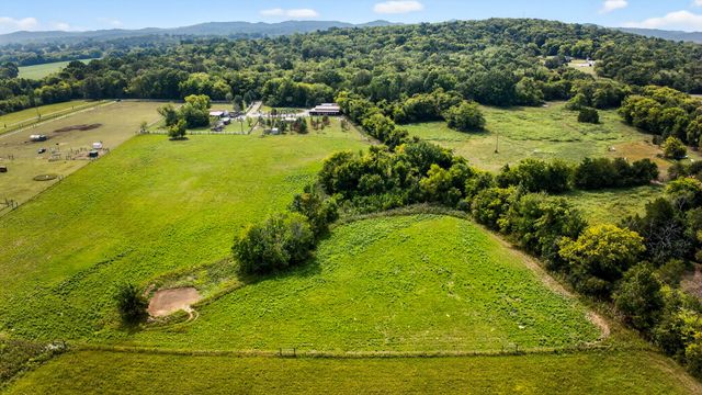 2600 Round Hill Rd, Lewisburg, TN 37091