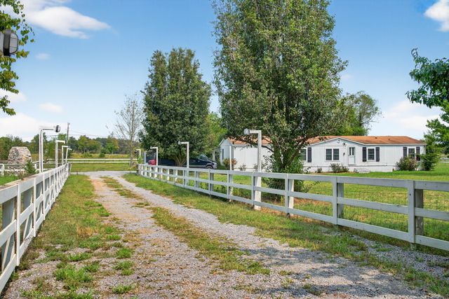 2600 Round Hill Rd, Lewisburg, TN 37091