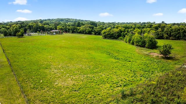 2600 Round Hill Rd, Lewisburg, TN 37091