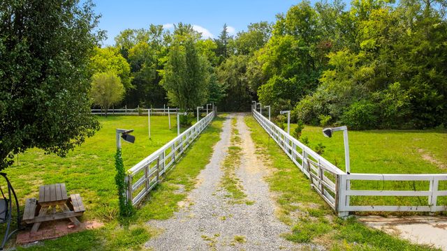 2600 Round Hill Rd, Lewisburg, TN 37091