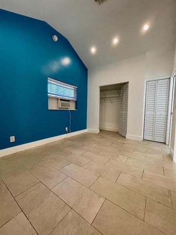 10 NE 11TH Avenue 3, Fort Lauderdale, FL 33301