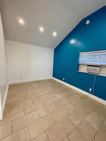10 NE 11TH Avenue 3, Fort Lauderdale, FL 33301