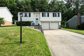 1264 Armstrong Dr, South Park, PA 15129