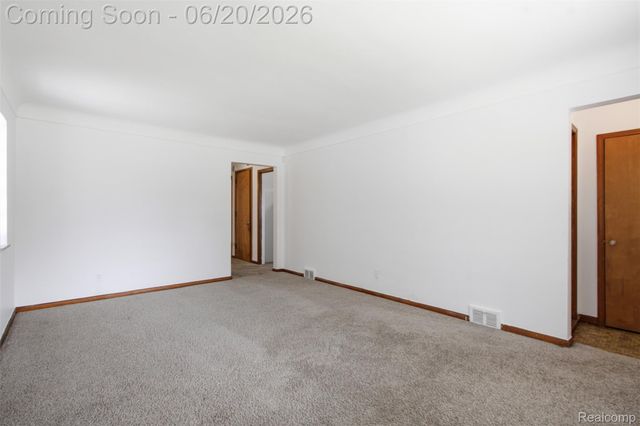 22764 Courtland Avenue, Eastpointe, MI 48021