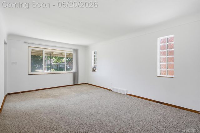 22764 Courtland Avenue, Eastpointe, MI 48021