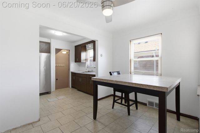 22764 Courtland Avenue, Eastpointe, MI 48021