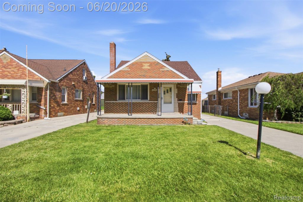 22764 Courtland Avenue, Eastpointe, MI 48021
