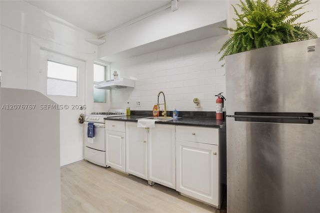300 74th St 6, Miami Beach, FL 33141