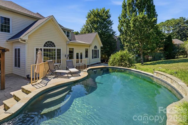 126 Whispering Cove Court, Mooresville, NC 28117