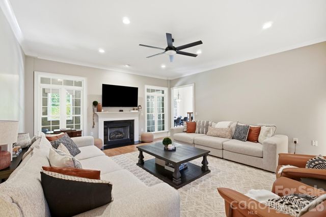 126 Whispering Cove Court, Mooresville, NC 28117