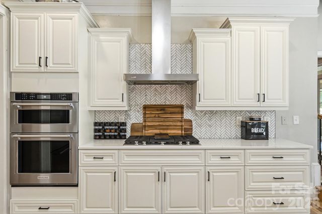 126 Whispering Cove Court, Mooresville, NC 28117