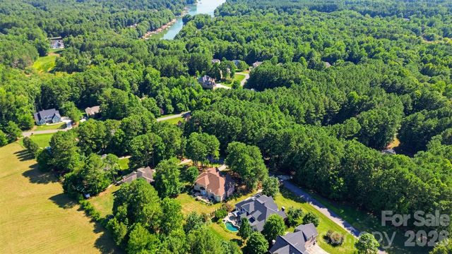 126 Whispering Cove Court, Mooresville, NC 28117
