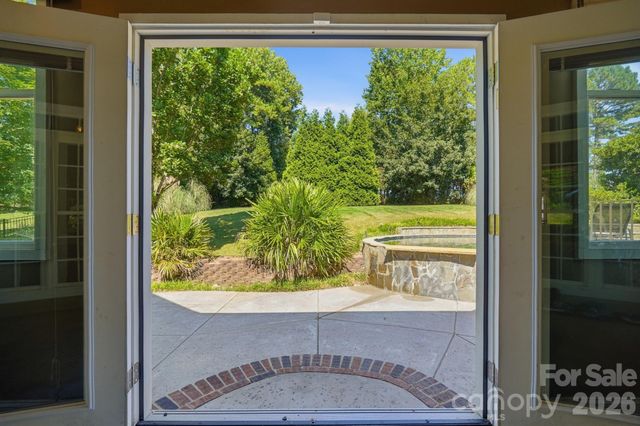 126 Whispering Cove Court, Mooresville, NC 28117