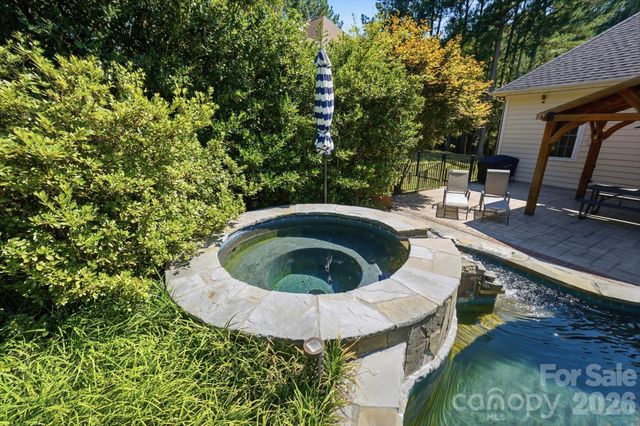 126 Whispering Cove Court, Mooresville, NC 28117