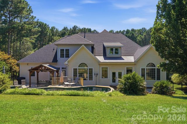 126 Whispering Cove Court, Mooresville, NC 28117