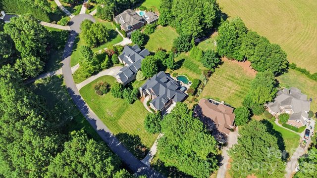 126 Whispering Cove Court, Mooresville, NC 28117