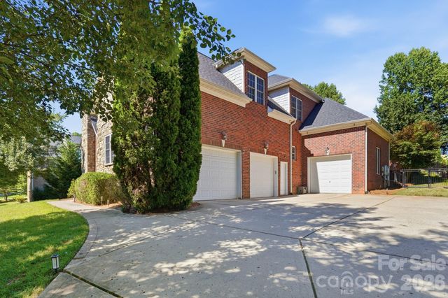 126 Whispering Cove Court, Mooresville, NC 28117