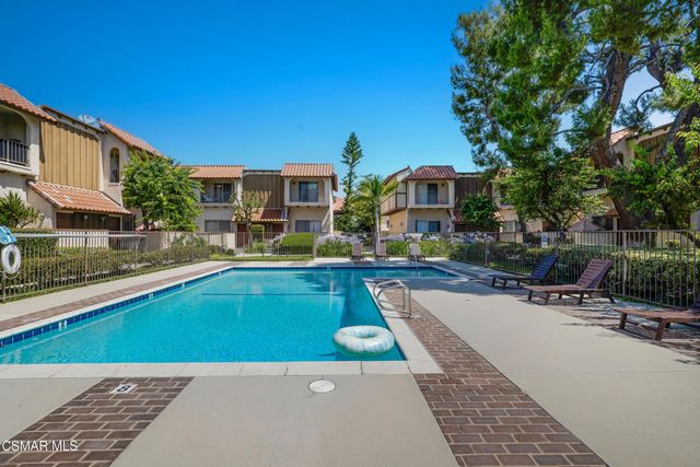 19545 Sherman Way 17, Reseda, CA 91335