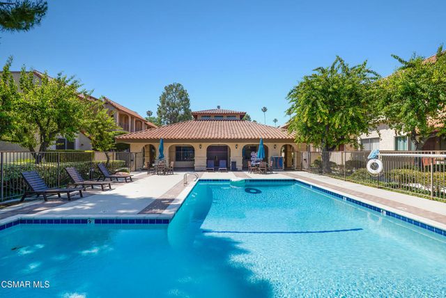 19545 Sherman Way 17, Reseda, CA 91335