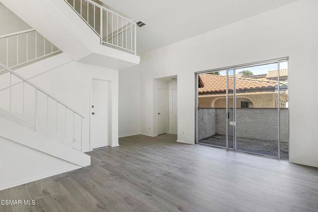 19545 Sherman Way 17, Reseda, CA 91335