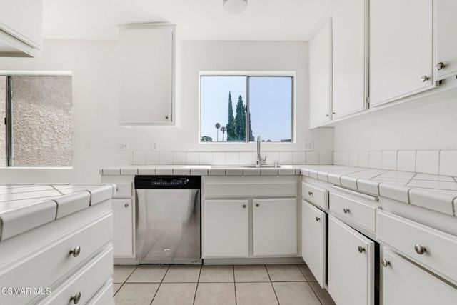 19545 Sherman Way 17, Reseda, CA 91335