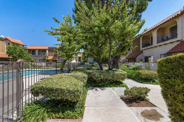 19545 Sherman Way 17, Reseda, CA 91335