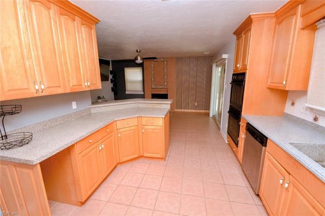 1549 Edgewater DR, Virginia Beach, VA 23464