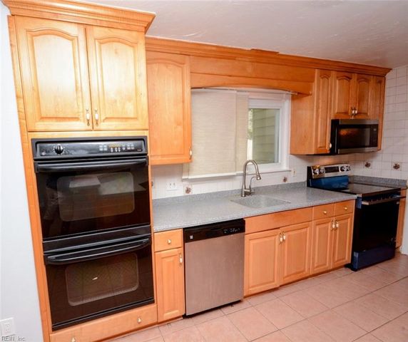 1549 Edgewater DR, Virginia Beach, VA 23464