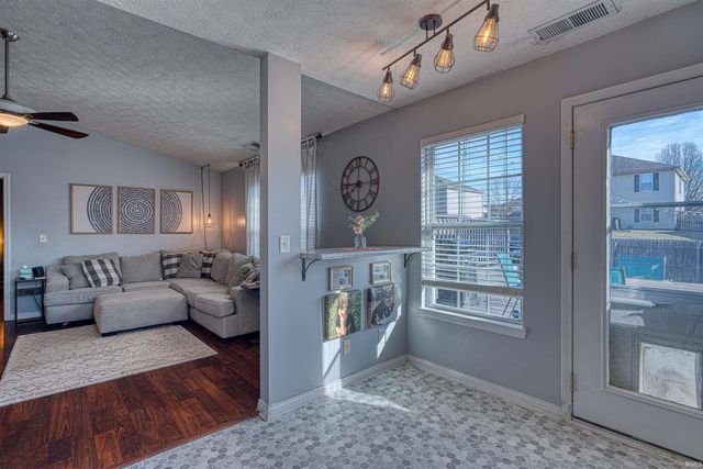 10311 Anchor Way, Evansville, IN 47725