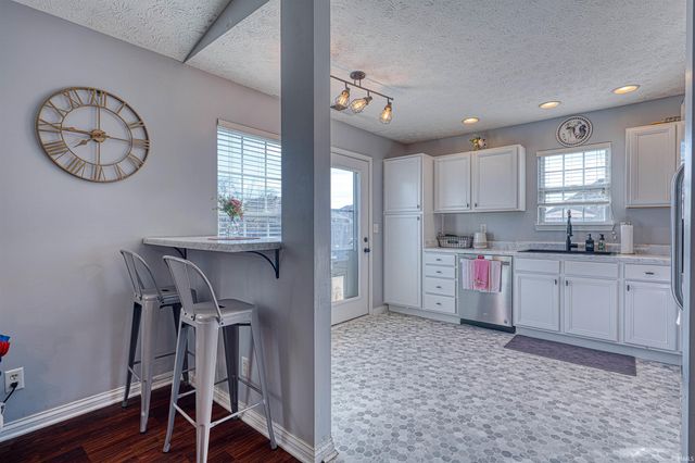 10311 Anchor Way, Evansville, IN 47725