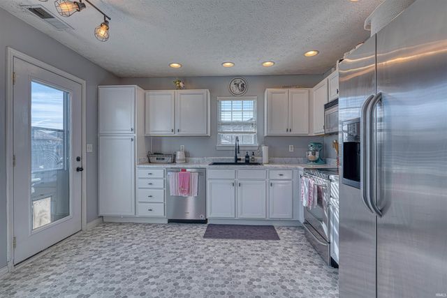 10311 Anchor Way, Evansville, IN 47725