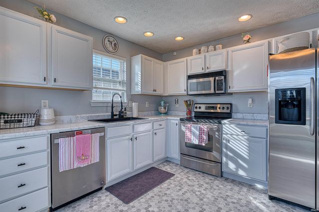 10311 Anchor Way, Evansville, IN 47725