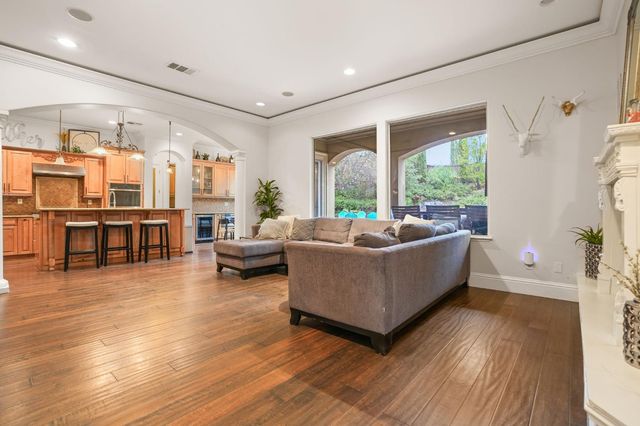 652 Glen-Mady Way, Folsom, CA 95630