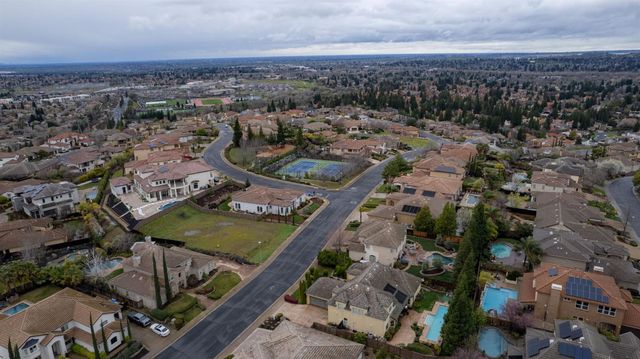 652 Glen-Mady Way, Folsom, CA 95630