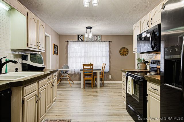 201 Slate Run Drive, Henryville, IN 47126