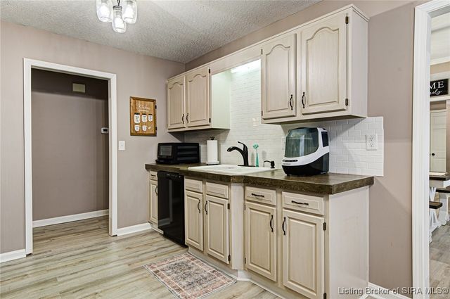 201 Slate Run Drive, Henryville, IN 47126